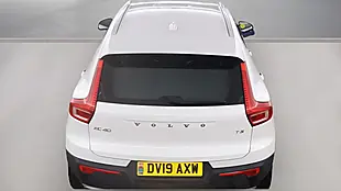 Used 2019 Volvo XC40 Momentum White - Interior and Exterior details 13