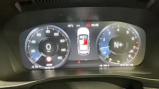 Used 2019 Volvo XC40 Momentum White - Interior and Exterior details 18