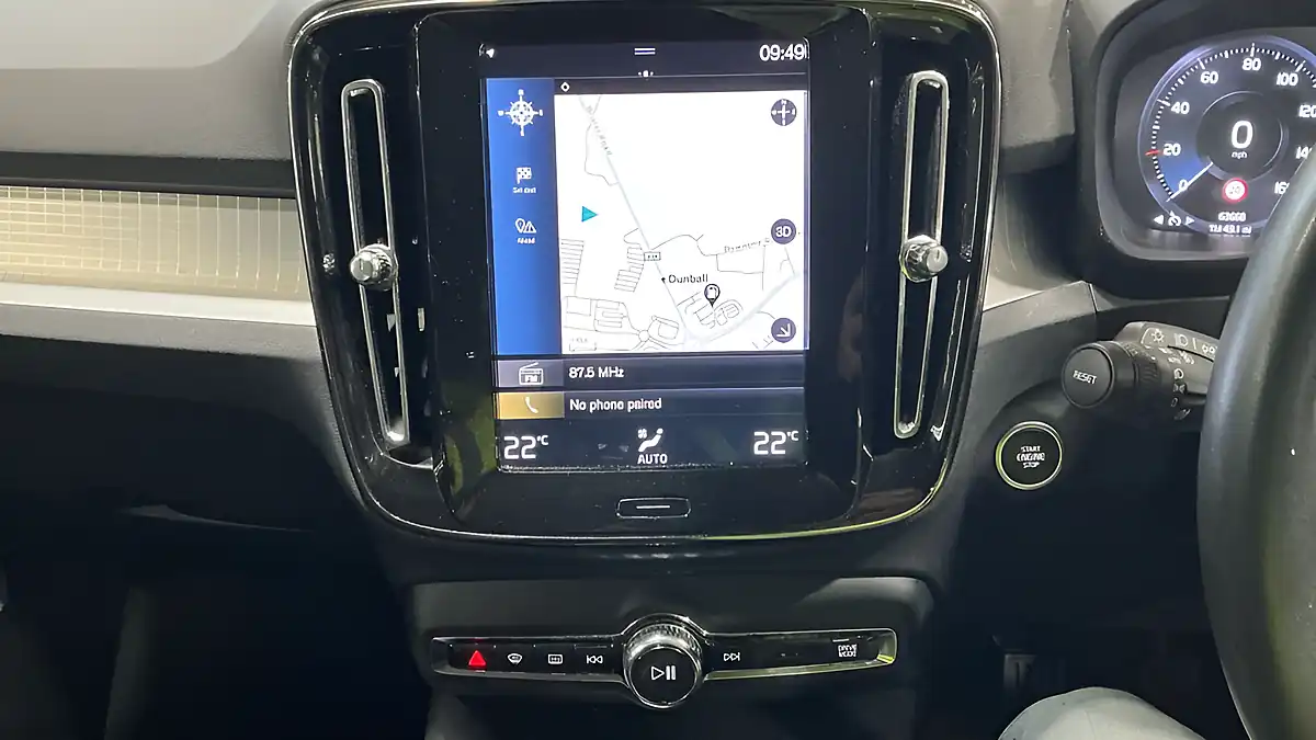 Used 2019 Volvo XC40 Momentum White - Interior and Exterior details 2