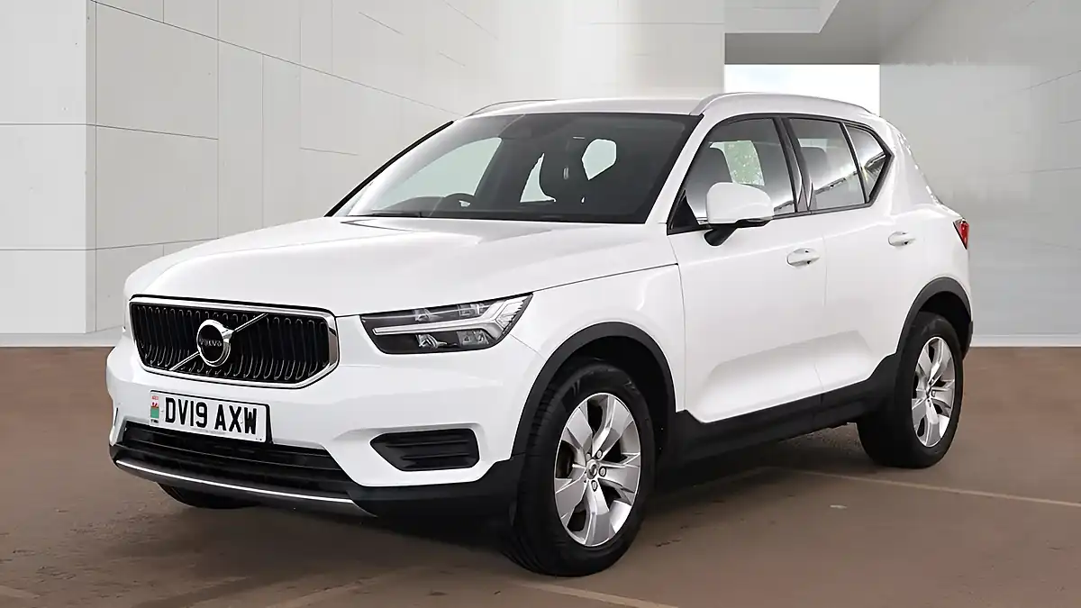 Used 2019 Volvo XC40 Momentum White - Interior and Exterior details 5