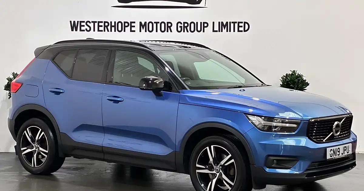 Used 2019 Volvo XC40 R-Design Blue - Front View