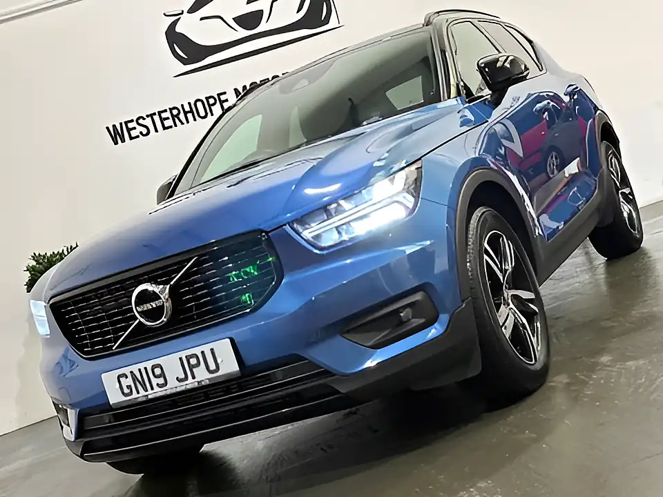 Used 2019 Volvo XC40 R-Design Blue - Interior and Exterior details 13