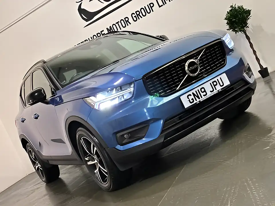 Used 2019 Volvo XC40 R-Design Blue - Interior and Exterior details 15