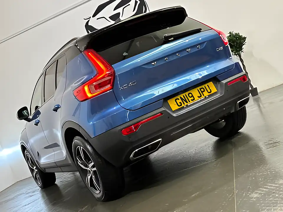 Used 2019 Volvo XC40 R-Design Blue - Interior and Exterior details 16