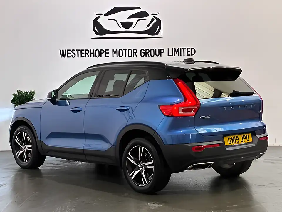 Used 2019 Volvo XC40 R-Design Blue - Interior and Exterior details 17