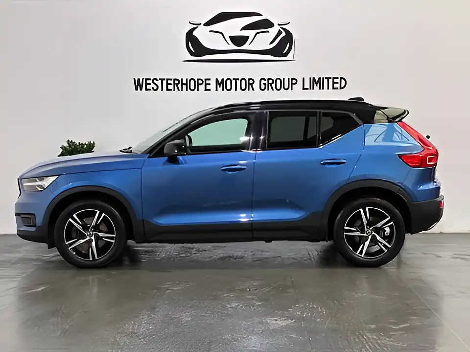 Used 2019 Volvo XC40 R-Design Blue - Interior and Exterior details 18