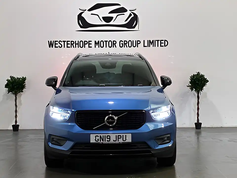 Used 2019 Volvo XC40 R-Design Blue - Interior and Exterior details 7