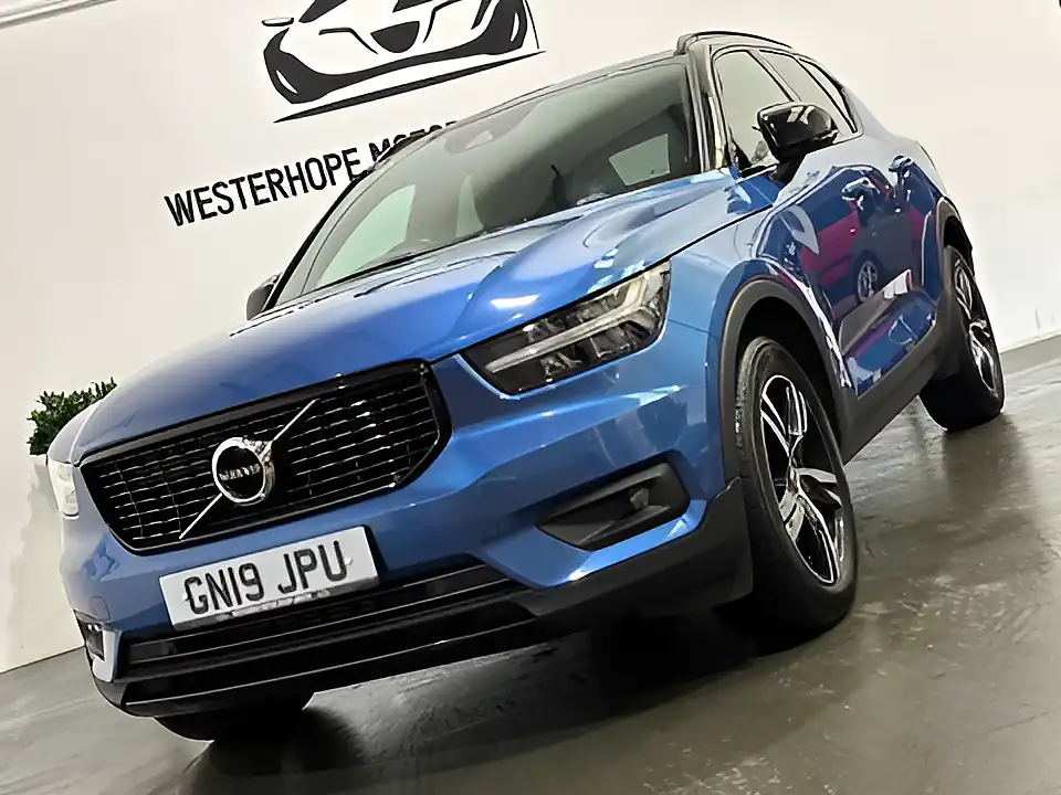 Used 2019 Volvo XC40 R-Design Blue - Interior and Exterior details 8
