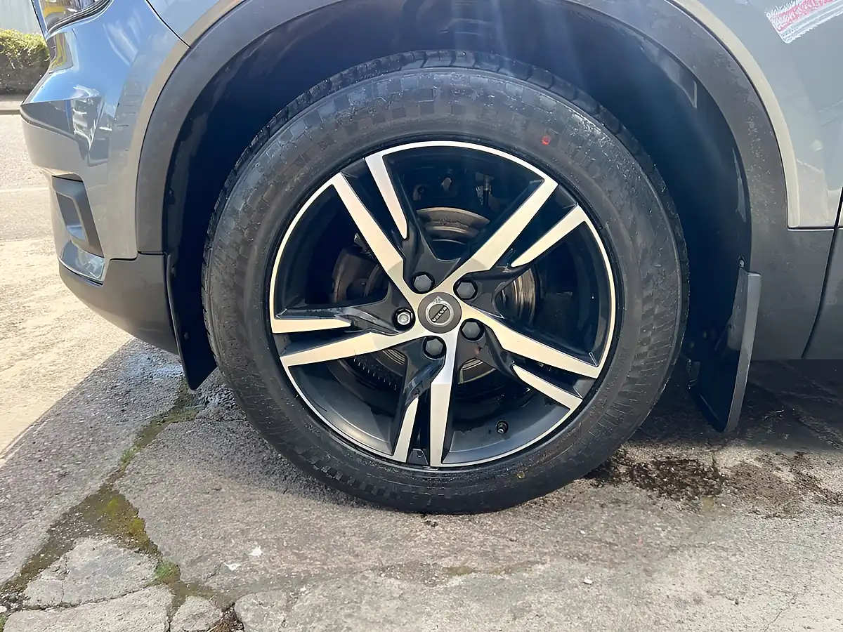 Used 2019 Volvo XC40 R-Design Grey - Interior and Exterior details 11