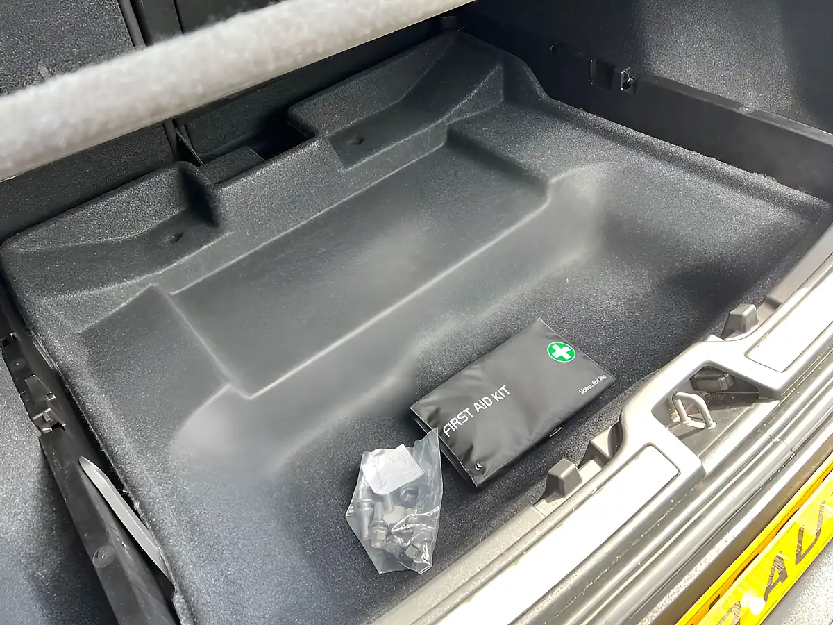 Used 2019 Volvo XC40 R-Design Grey - Interior and Exterior details 14