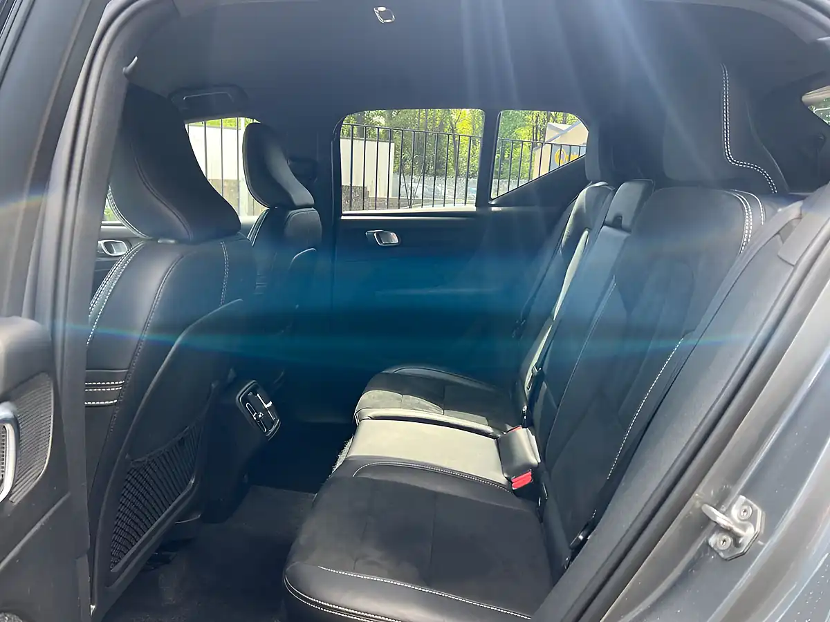 Used 2019 Volvo XC40 R-Design Grey - Interior and Exterior details 15