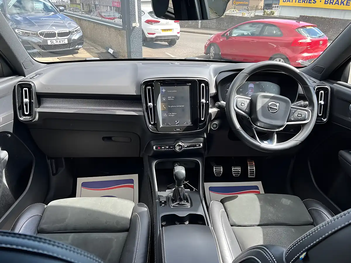 Used 2019 Volvo XC40 R-Design Grey - Interior and Exterior details 17
