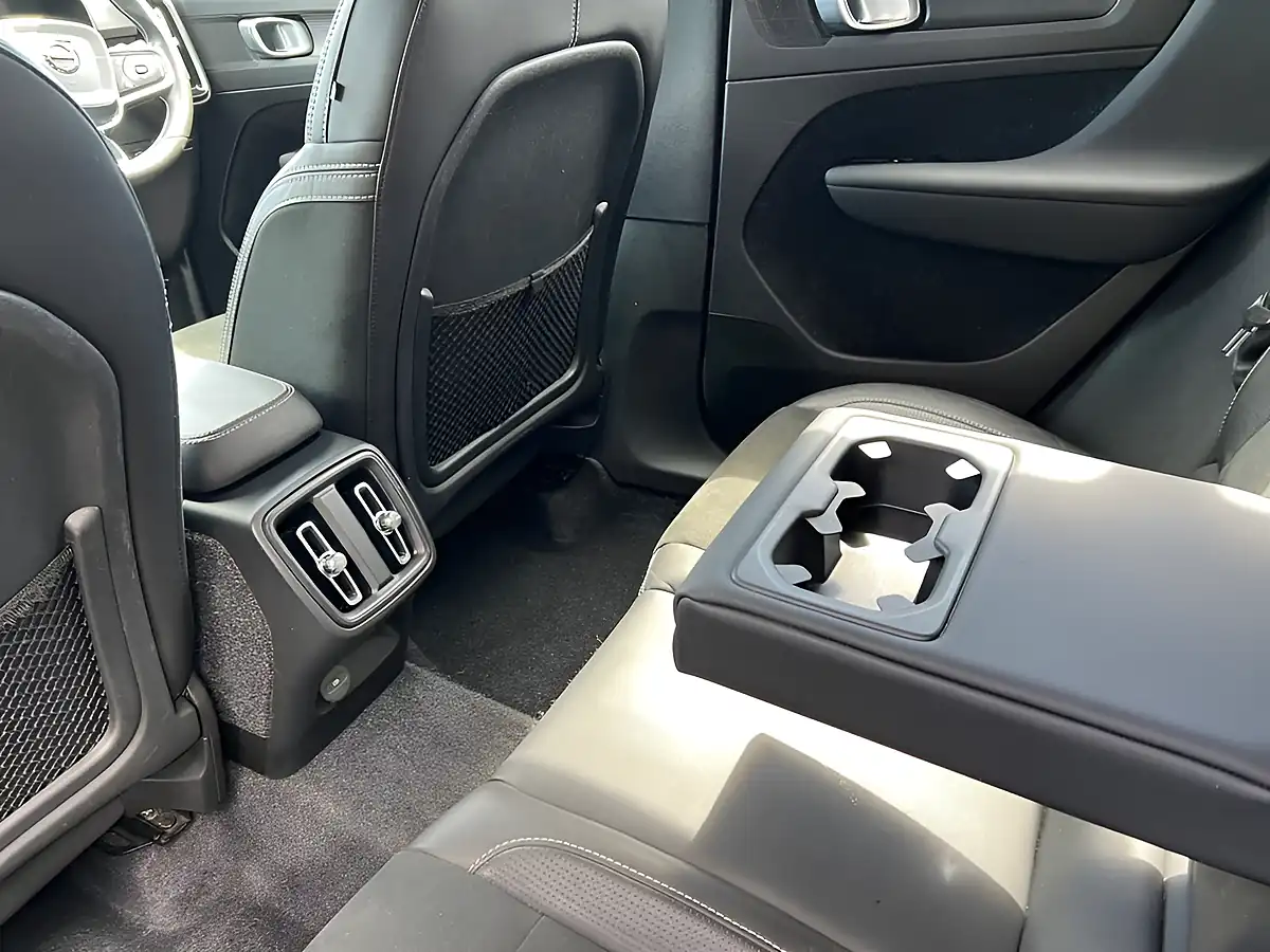 Used 2019 Volvo XC40 R-Design Grey - Interior and Exterior details 18