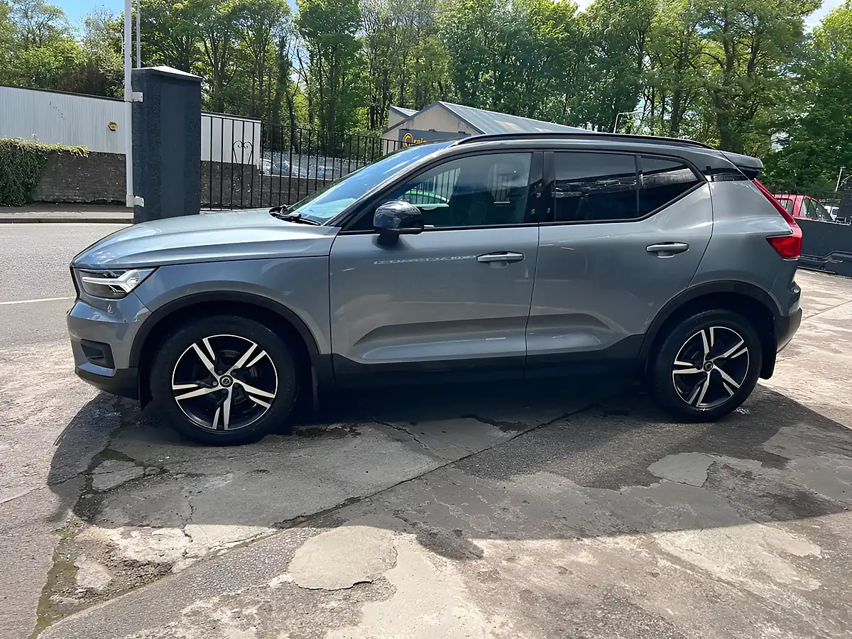 Used 2019 Volvo XC40 R-Design Grey - Interior and Exterior details 7