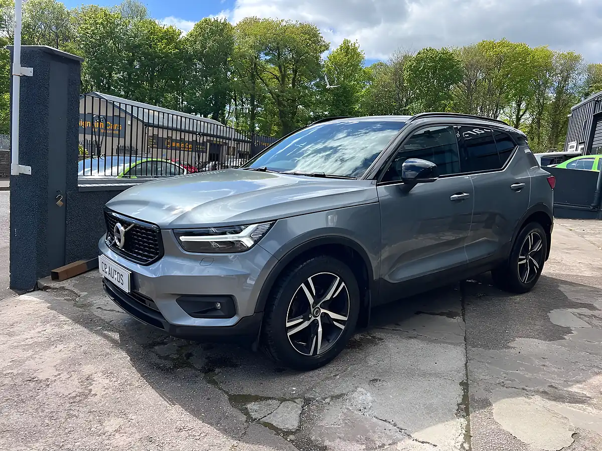 Used 2019 Volvo XC40 R-Design Grey - Interior and Exterior details 8
