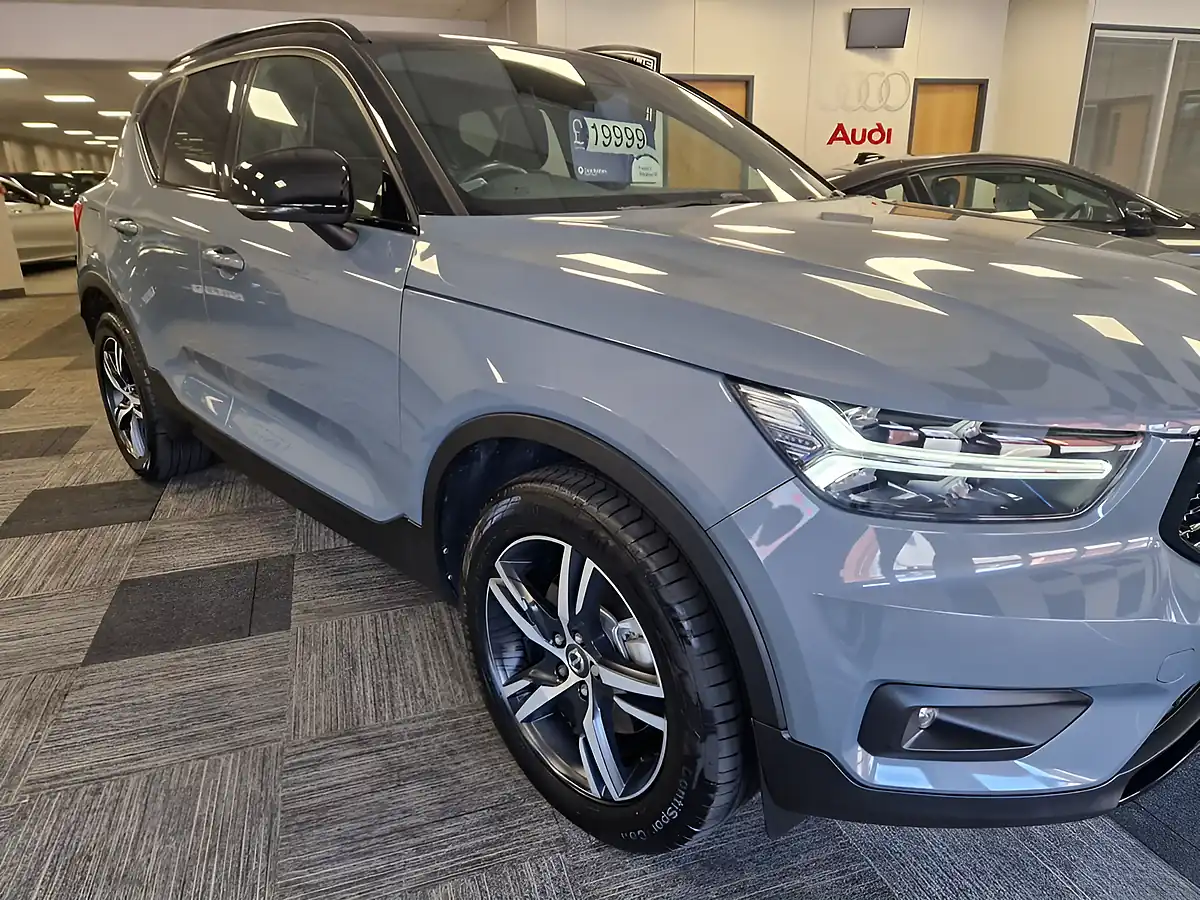 Used 2019 Volvo XC40 R-Design Grey - Interior and Exterior details 10