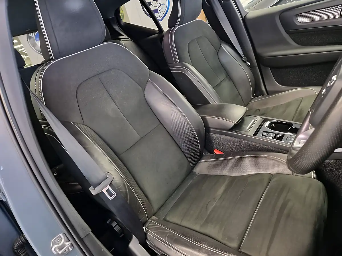 Used 2019 Volvo XC40 R-Design Grey - Interior and Exterior details 13