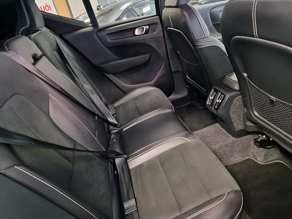 Used 2019 Volvo XC40 R-Design Grey - Interior and Exterior details 15