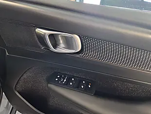 Used 2019 Volvo XC40 R-Design Grey - Interior and Exterior details 16
