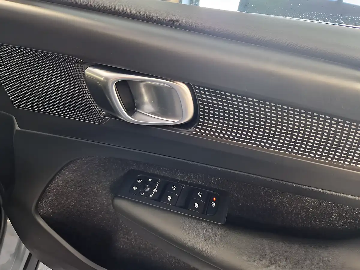 Used 2019 Volvo XC40 R-Design Grey - Interior and Exterior details 16