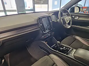 Used 2019 Volvo XC40 R-Design Grey - Interior and Exterior details 17