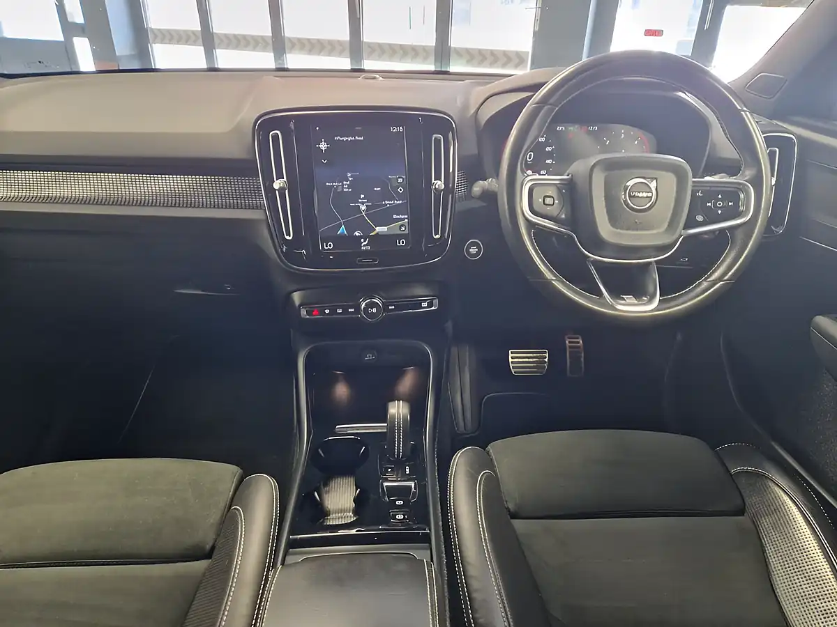 Used 2019 Volvo XC40 R-Design Grey - Interior and Exterior details 18