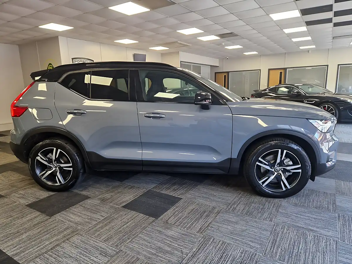 Used 2019 Volvo XC40 R-Design Grey - Interior and Exterior details 6