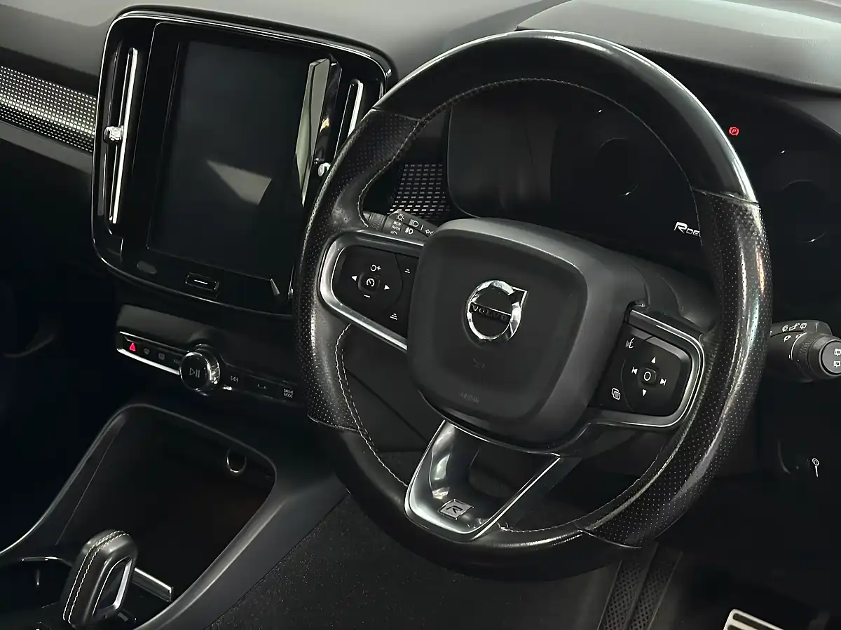 Used 2019 Volvo XC40 R-Design Grey - Interior and Exterior details 12