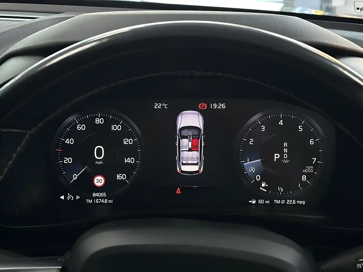 Used 2019 Volvo XC40 R-Design Grey - Interior and Exterior details 17