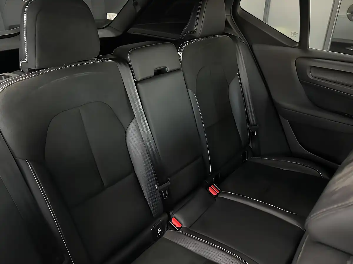Used 2019 Volvo XC40 R-Design Grey - Interior and Exterior details 18