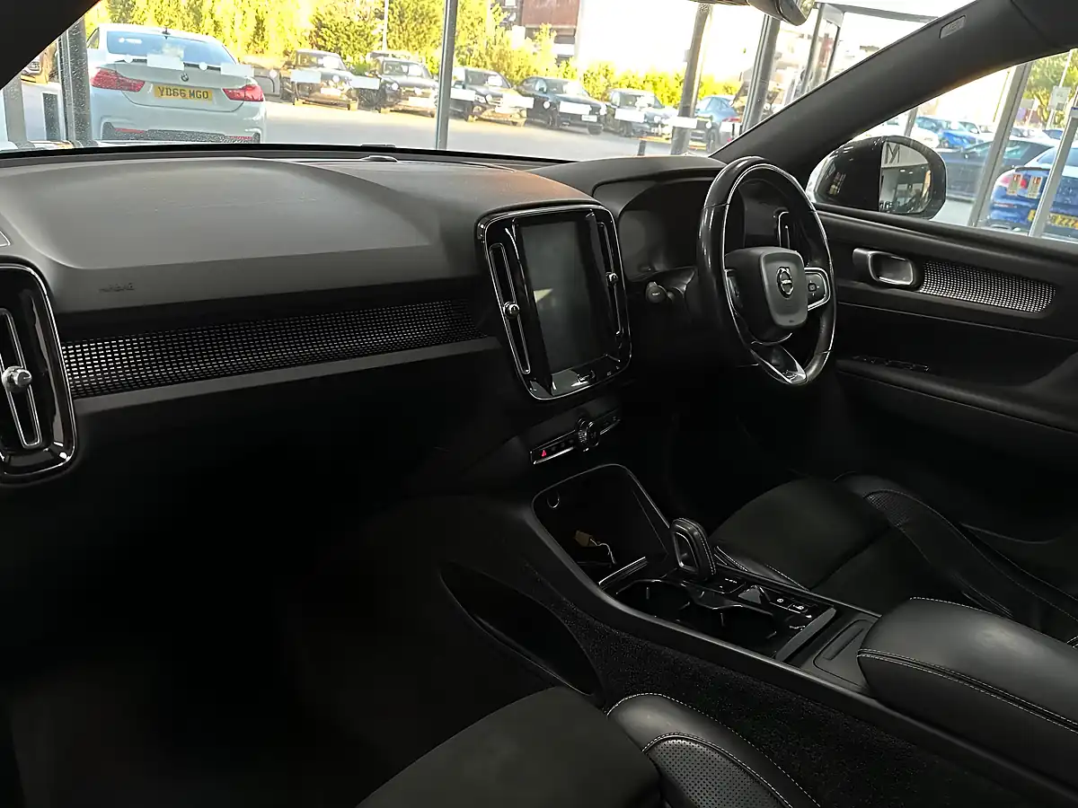 Used 2019 Volvo XC40 R-Design Grey - Interior and Exterior details 19