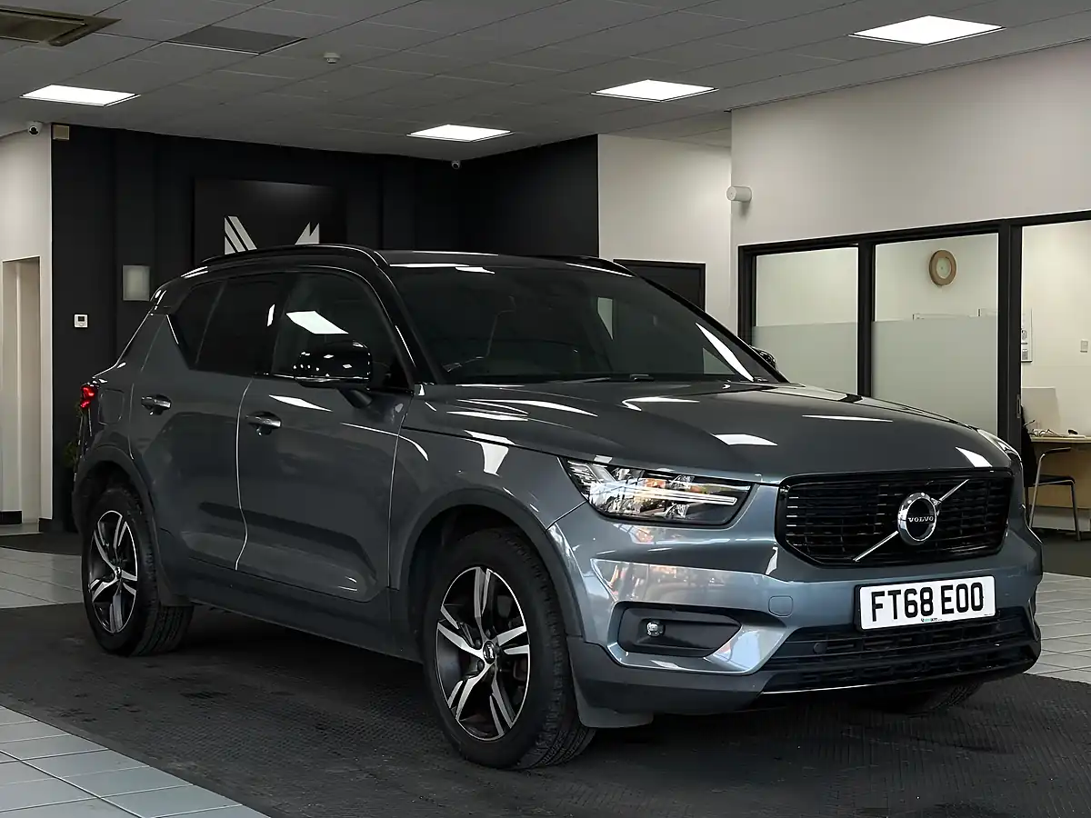 Used 2019 Volvo XC40 R-Design Grey - Interior and Exterior details 3