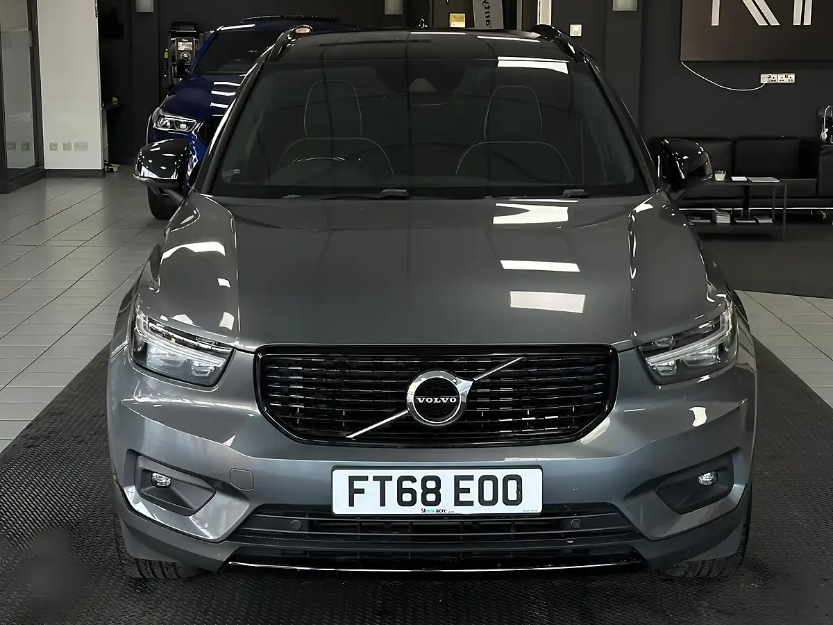Used 2019 Volvo XC40 R-Design Grey - Interior and Exterior details 4