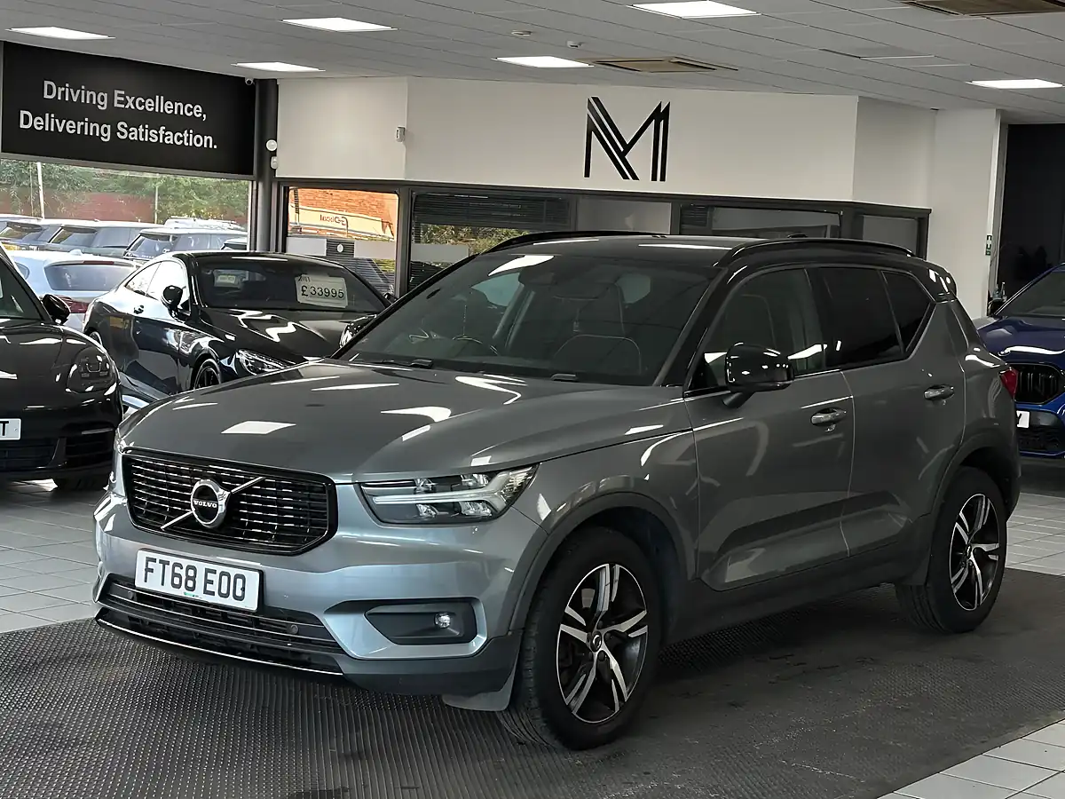 Used 2019 Volvo XC40 R-Design Grey - Interior and Exterior details 5
