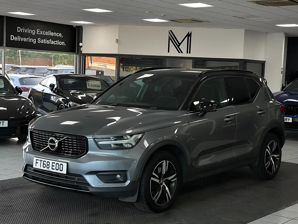 Used 2019 Volvo XC40 R-Design Grey - Interior and Exterior details 7