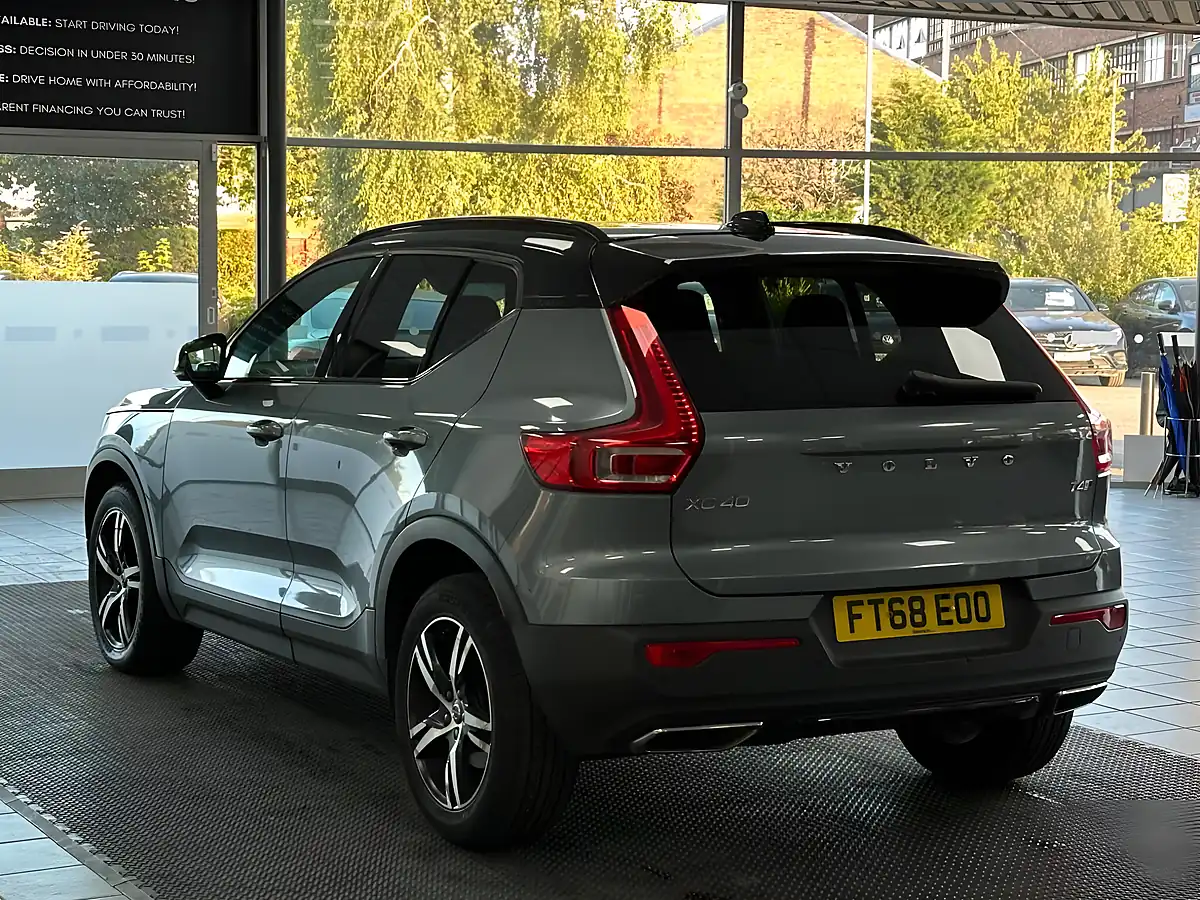 Used 2019 Volvo XC40 R-Design Grey - Interior and Exterior details 8