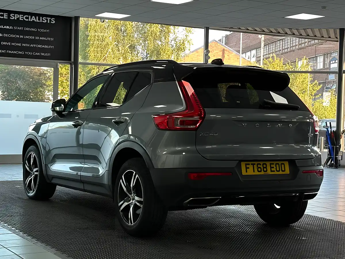 Used 2019 Volvo XC40 R-Design Grey - Interior and Exterior details 9
