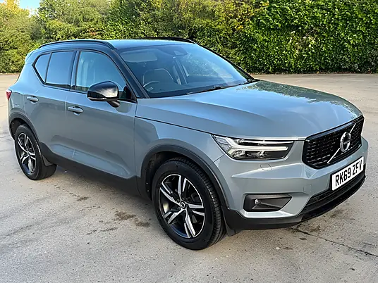 2019 Volvo XC40 R-Design T4