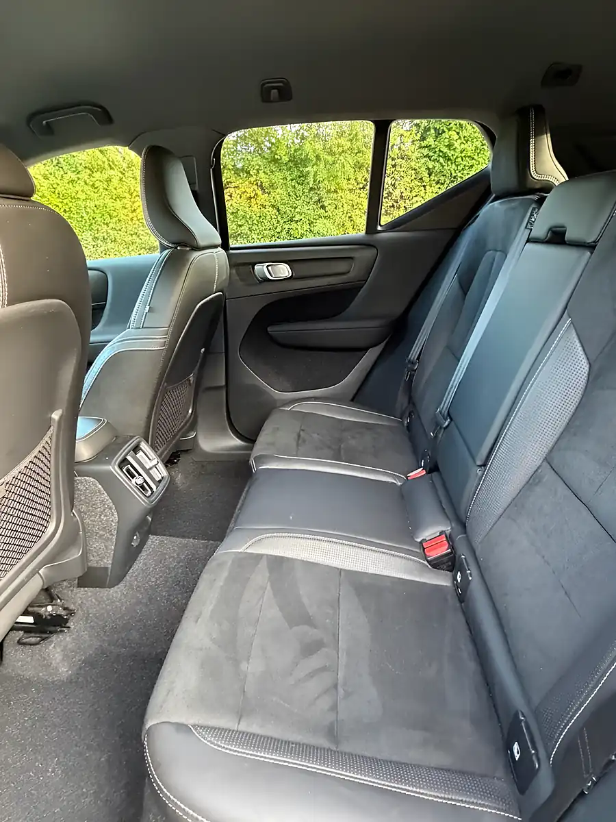 Used 2019 Volvo Xc40 R-Design Grey - Interior and Exterior details 15
