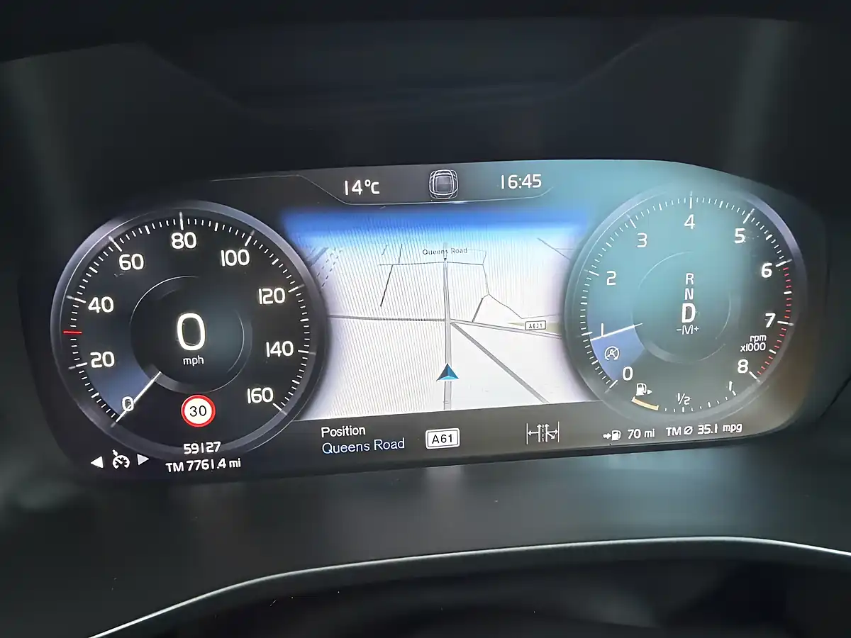 Used 2019 Volvo Xc40 R-Design Grey - Interior and Exterior details 17