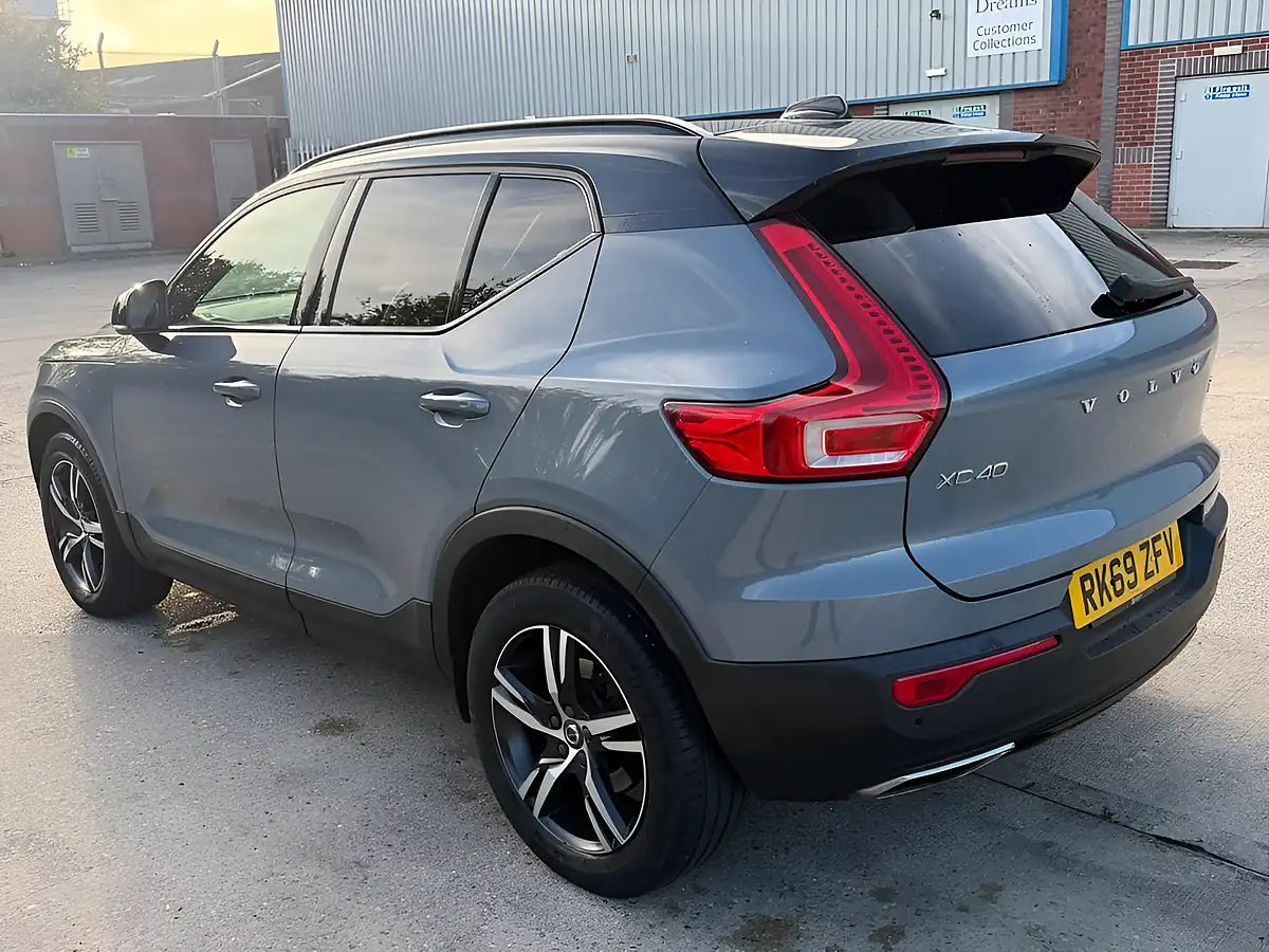 Used 2019 Volvo Xc40 R-Design Grey - Interior and Exterior details 4