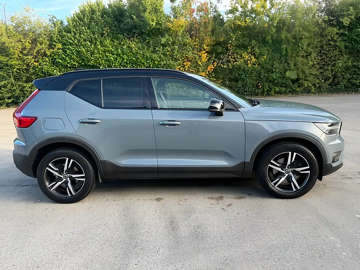 Used 2019 Volvo Xc40 R-Design Grey - Interior and Exterior details 5