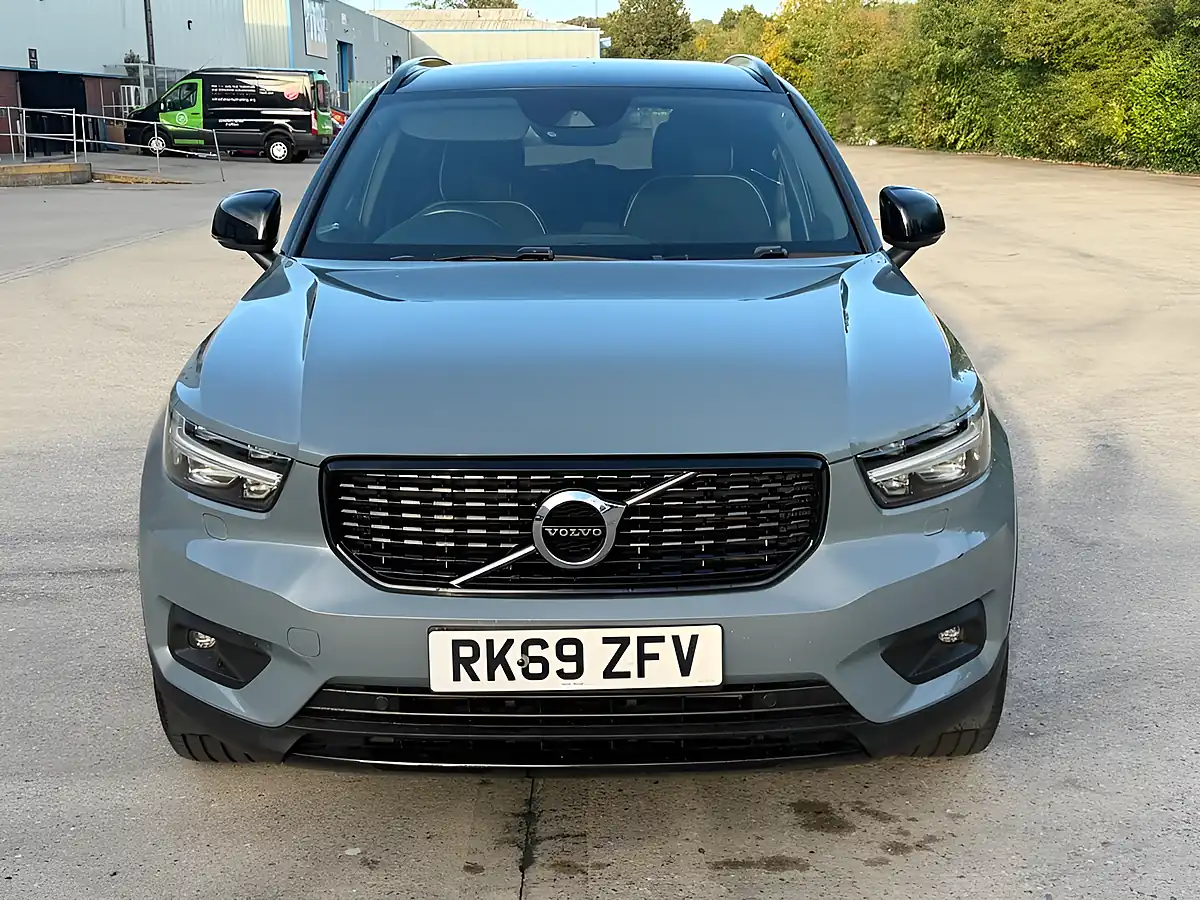 Used 2019 Volvo Xc40 R-Design Grey - Interior and Exterior details 7