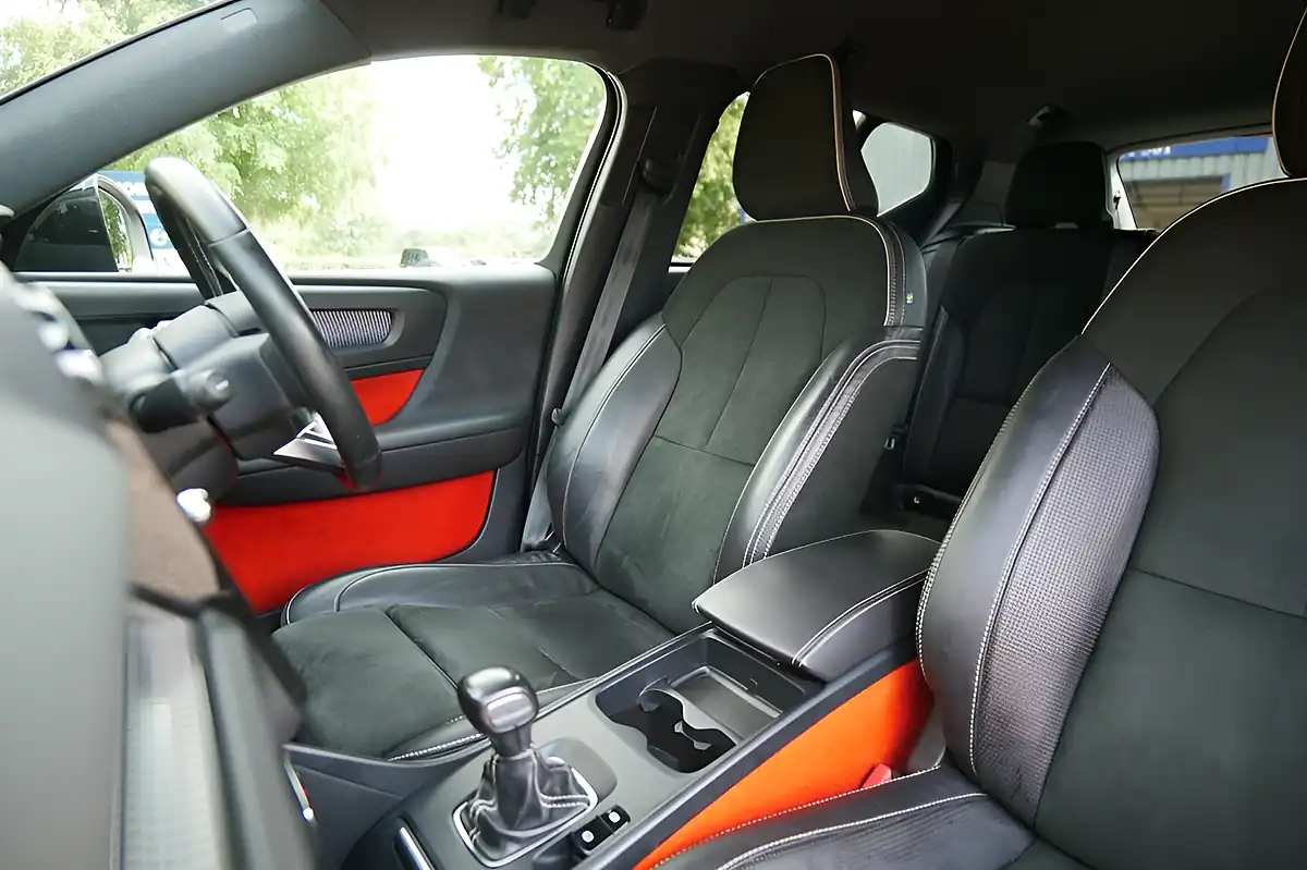 Used 2019 Volvo XC40 R-Design Pro Black - Interior and Exterior details 13