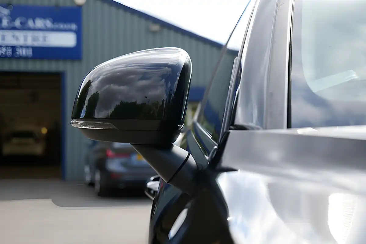 Used 2019 Volvo XC40 R-Design Pro Black - Interior and Exterior details 17