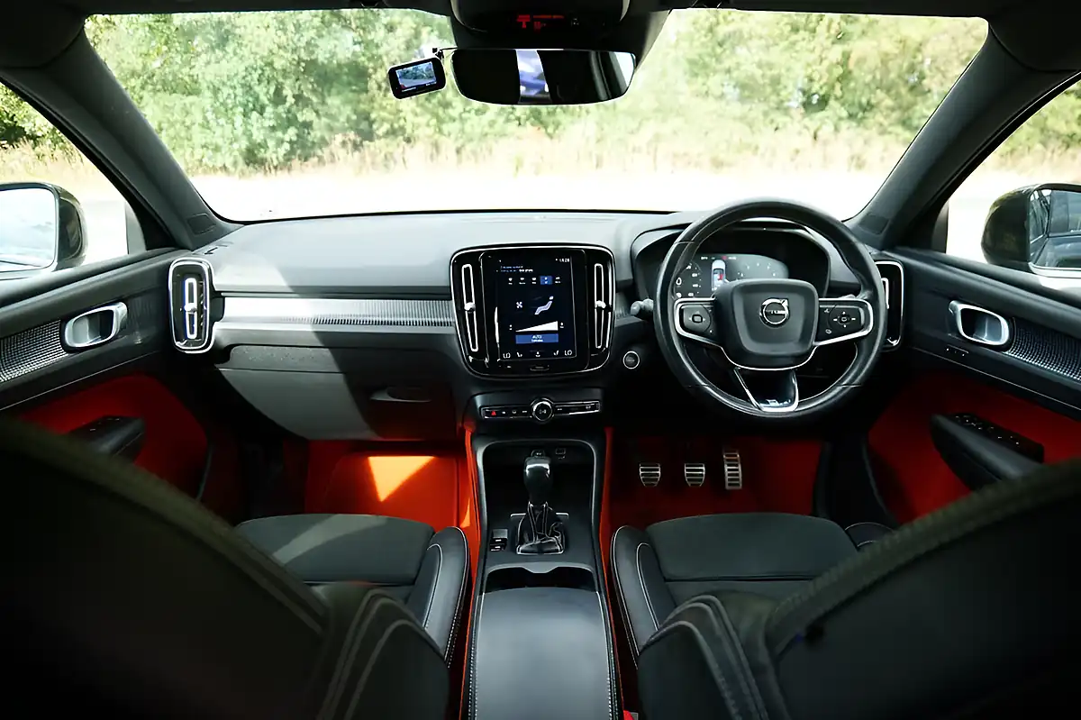 Used 2019 Volvo XC40 R-Design Pro Black - Interior and Exterior details 3