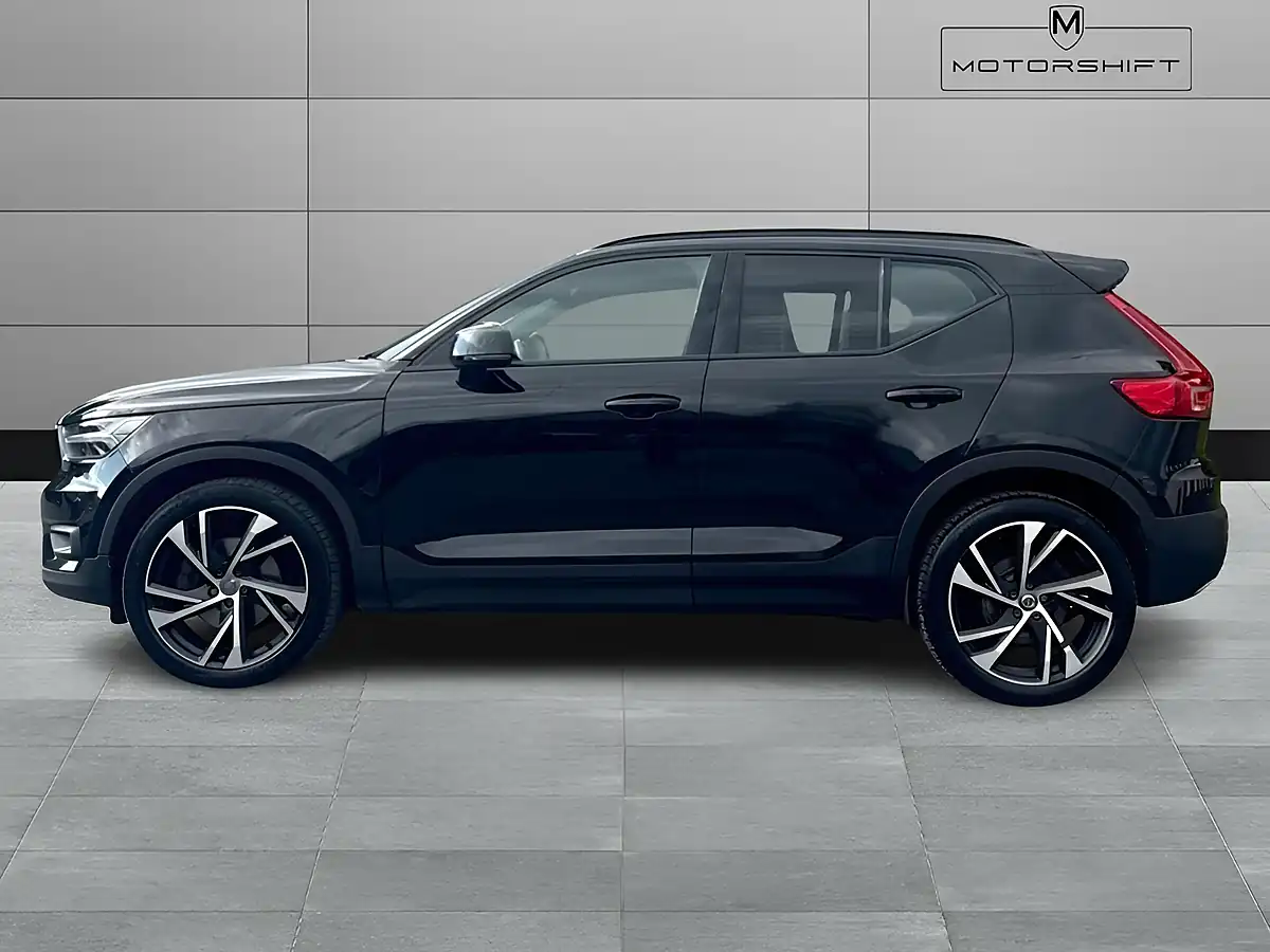 Used 2019 Volvo XC40 R-Design Pro Black - Interior and Exterior details 6