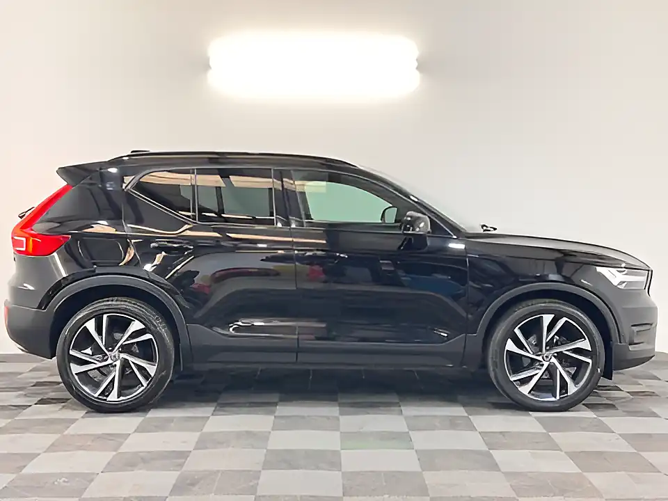 Used 2019 Volvo XC40 R-Design Pro Black Stone - Interior and Exterior details 3