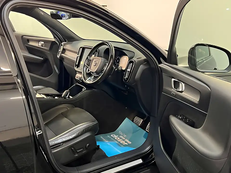 Used 2019 Volvo XC40 R-Design Pro Black Stone - Interior and Exterior details 11