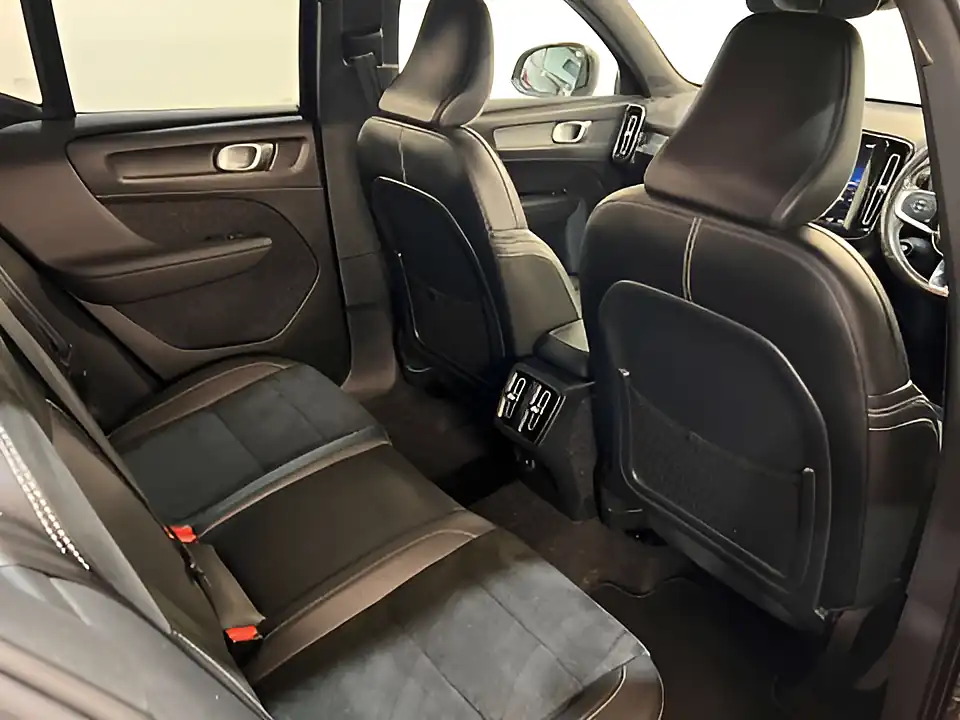 Used 2019 Volvo XC40 R-Design Pro Black Stone - Interior and Exterior details 16